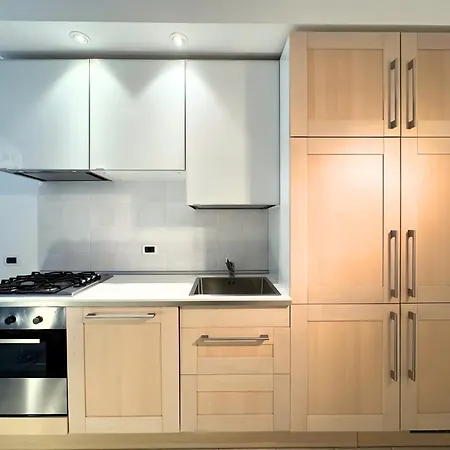 Marina Marconi - Immobiliare Τζεσόλο Λίντο